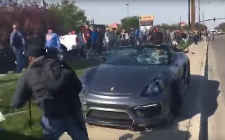 Ανεξέλεγκτη Porsche πέφτει πάνω σε κόσμο – Δείτε το βίντεο